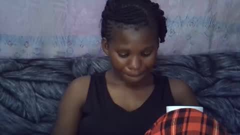 Snapshot of momsdoll chatting on February 6, 9:23 am momsdoll online show from February 6, 9:23 am