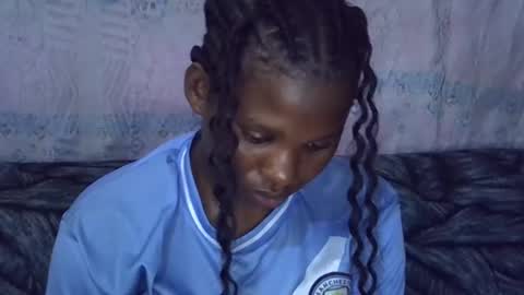 Snapshot of momsdoll chatting on February 20, 7:10 am momsdoll online show from February 20, 7:10 am