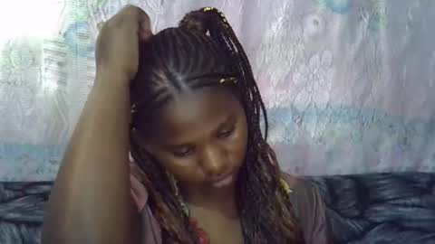 Snapshot of momsdoll chatting on April 1, 1:41 pm momsdoll online show from April 1, 1:41 pm