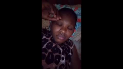 Snapshot of momsdoll chatting on April 4, 2:03 pm momsdoll online show from April 4, 2:03 pm