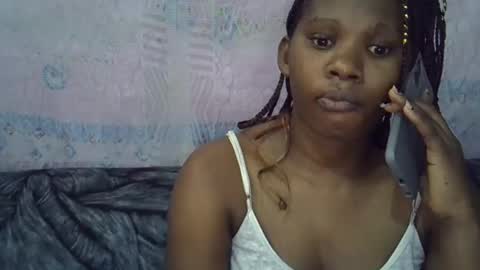 Snapshot of momsdoll chatting on April 11, 6:29 am momsdoll online show from April 11, 6:29 am