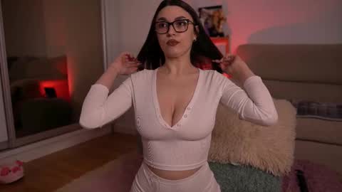 Mona Lisss online show from January 11, 12:32 pm