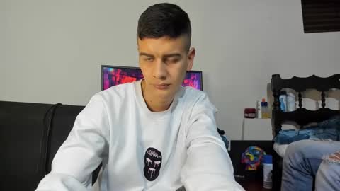 nicolas online show from December 8, 1:35 am