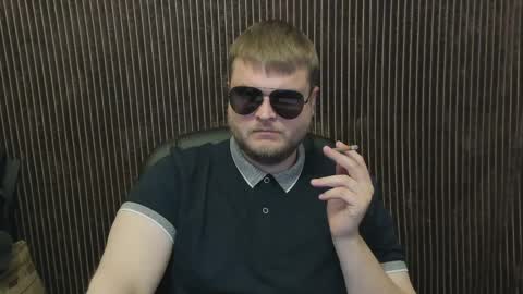 Snapshot of moneycumshot chatting on June 8, 4:18 pm Alex online show from June 8, 4:18 pm