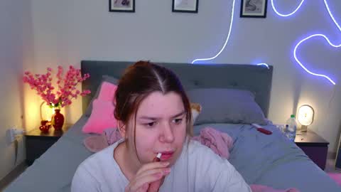 Snapshot of moneyforpeaches chatting on April 21, 4:12 pm moneyforpeaches online show from April 21, 4:12 pm