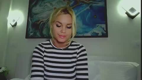 Snapshot of moni_ chatting on May 14, 3:24 am Monica online show from May 14, 3:24 am