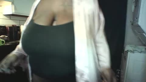 Snapshot of moni_simone chatting on October 7, 8:11 am moni_simone online show from October 7, 8:11 am