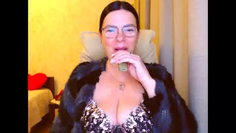 monica online show from December 15, 4:11 pm