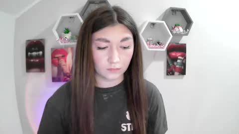 Snapshot of monica_sweets chatting on September 10, 6:02 am sweet girl and shine body online show from September 10, 6:02 am