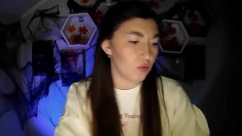 Snapshot of monica_sweets chatting on October 1, 6:47 pm sweet girl and shine body online show from October 1, 6:47 pm