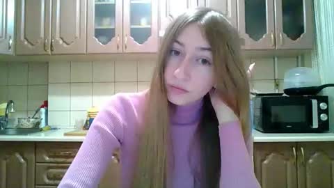 Snapshot of monica_tamayo chatting on April 7, 8:09 pm Monica online show from April 7, 8:09 pm