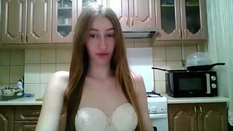 Snapshot of monica_tamayo chatting on May 13, 8:06 pm Monica online show from May 13, 8:06 pm