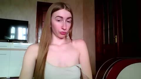 Snapshot of monica_tamayo chatting on May 28, 12:13 pm Monica online show from May 28, 12:13 pm