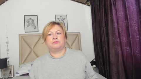 Snapshot of monicapink_ chatting on June 3, 12:19 pm Mony online show from June 3, 12:19 pm
