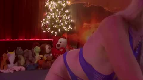 Snapshot of monicutex chatting on December 28, 2:11 am Monika    online show from December 28, 2:11 am