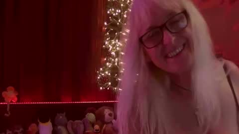 Snapshot of monicutex chatting on January 1, 12:43 am Monika    online show from January 1, 12:43 am