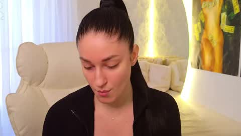 Snapshot of monique_a chatting on May 3, 10:10 am Ask me online show from May 3, 10:10 am