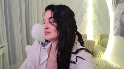 Snapshot of monique_a chatting on May 8, 4:40 am Ask me online show from May 8, 4:40 am