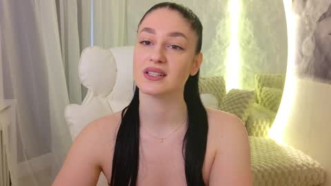 Snapshot of monique_a chatting on May 17, 9:17 am Ask me online show from May 17, 9:17 am