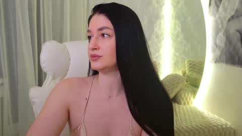 Snapshot of monique_a chatting on May 21, 4:41 am Ask me online show from May 21, 4:41 am