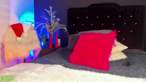 Monique  online show from December 6, 2:35 am