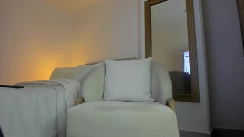 Snapshot of monkeys_pug chatting on January 8, 12:06 am jalejoc online show from January 8, 12:06 am