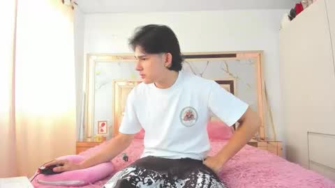 monky_0002 online show from March 18, 6:33 pm