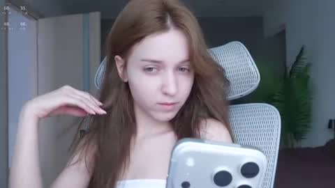 Snapshot of monnymoonn chatting on July 30, 5:39 am Mary online show from July 30, 5:39 am