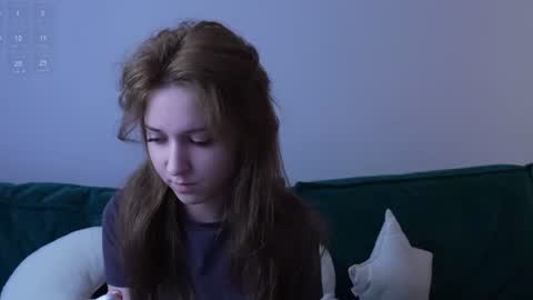 Snapshot of monnymoonn chatting on August 1, 7:29 am Mary online show from August 1, 7:29 am