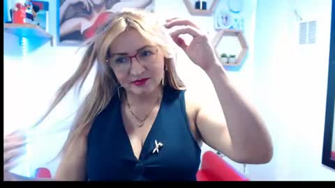 Snapshot of monserrat_diva chatting on June 14, 6:21 pm monserrat_diva online show from June 14, 6:21 pm