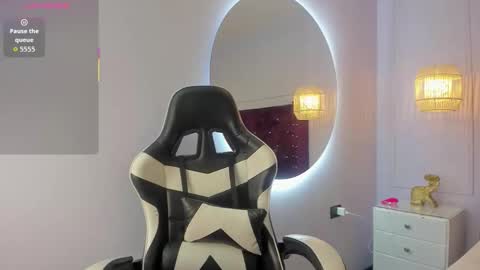 Snapshot of monserrat_girl chatting on November 20, 3:45 pm online show from November 20, 3:45 pm