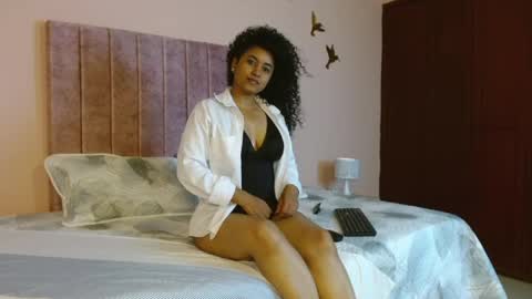 monserratjhonson online show from June 1, 7:15 pm