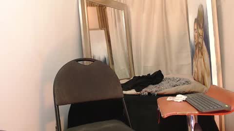 Snapshot of monsoon_the_best chatting on September 26, 2:59 am monsoon_the_best online show from September 26, 2:59 am