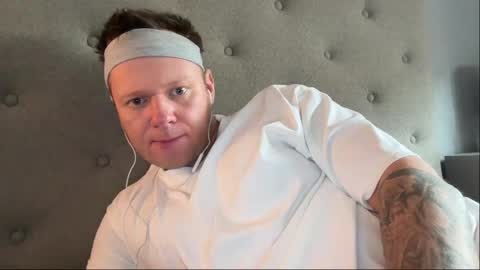 Snapshot of monster_d_ chatting on April 10, 8:30 am Monster D online show from April 10, 8:30 am