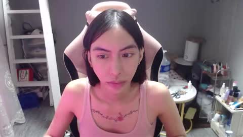 Snapshot of monstercockselfsuck chatting on December 21, 10:33 am ELYSE A SIMPLE GIRL online show from December 21, 10:33 am