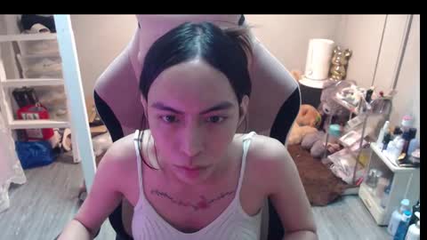 Snapshot of monstercockselfsuck chatting on January 15, 12:21 pm ELYSE A SIMPLE GIRL online show from January 15, 12:21 pm