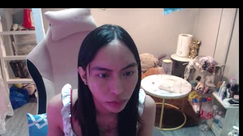 Snapshot of monstercockselfsuck chatting on January 19, 11:25 am ELYSE A SIMPLE GIRL online show from January 19, 11:25 am