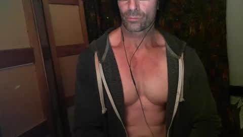 Snapshot of monsterdildos chatting on December 23, 11:25 am monsterdildos online show from December 23, 11:25 am