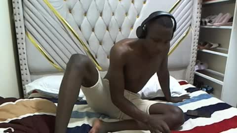 Snapshot of monstrous_cock1 chatting on April 8, 12:27 pm monstrous_cock1 online show from April 8, 12:27 pm