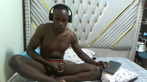 Snapshot of monstrous_cock1 chatting on April 15, 6:59 pm monstrous_cock1 online show from April 15, 6:59 pm