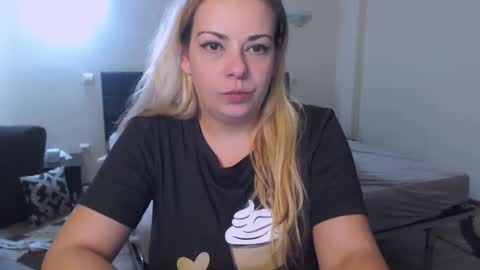 Monse online show from September 26, 8:24 pm