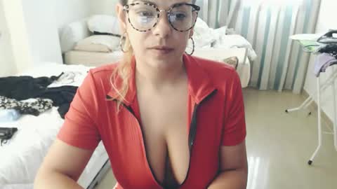 Monse online show from April 24, 7:11 am