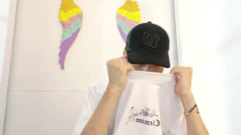 Snapshot of monyel_blake chatting on June 1, 11:34 am online show from June 1, 11:34 am