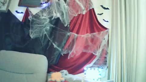 moodiemira online show from October 29, 8:21 pm