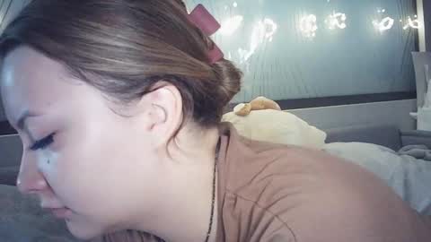 moodiemira online show from March 8, 6:01 pm