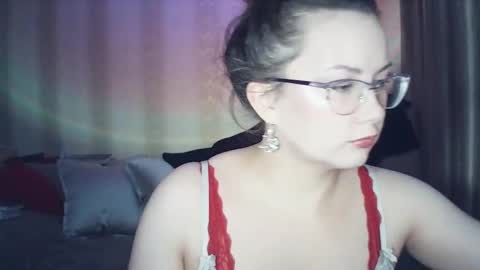 moodiemira online show from March 21, 4:32 pm