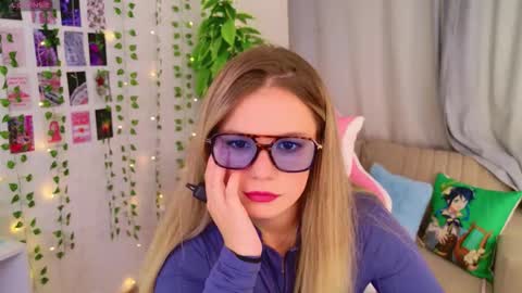 Moon  Bunny online show from September 28, 12:32 pm