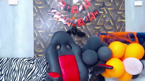 moon_and_fire_ online show from October 26, 4:29 am