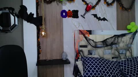 moon_and_fire_ online show from October 27, 5:55 am