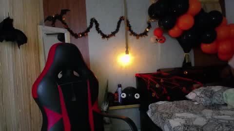 moon_and_fire_ online show from October 29, 4:04 am